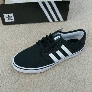 NWT Adidas seeley skate shoes (black) Size 10